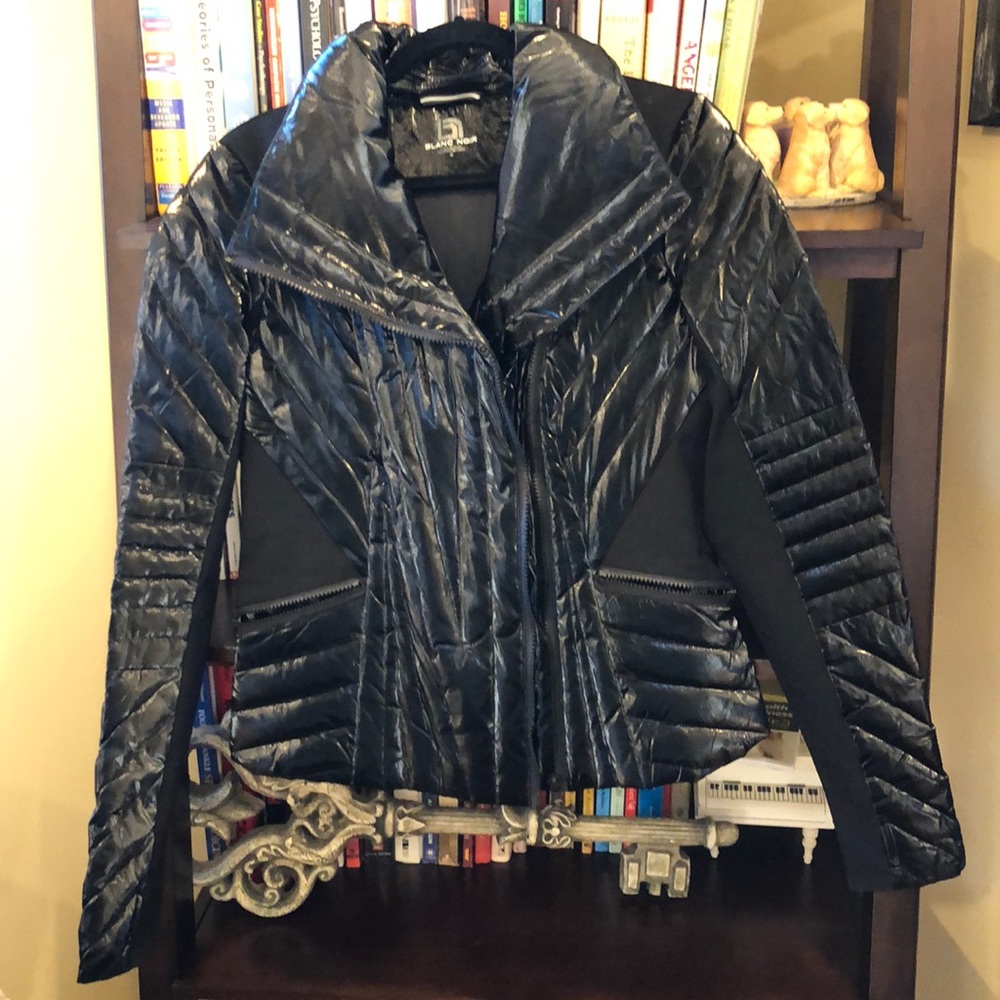 Blanc Noir super hero motion panel puffer, medium.